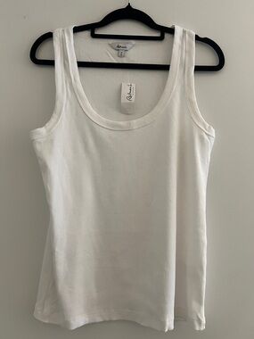 Reitmans White Ribbed Scoop‎ Neck Tank Top